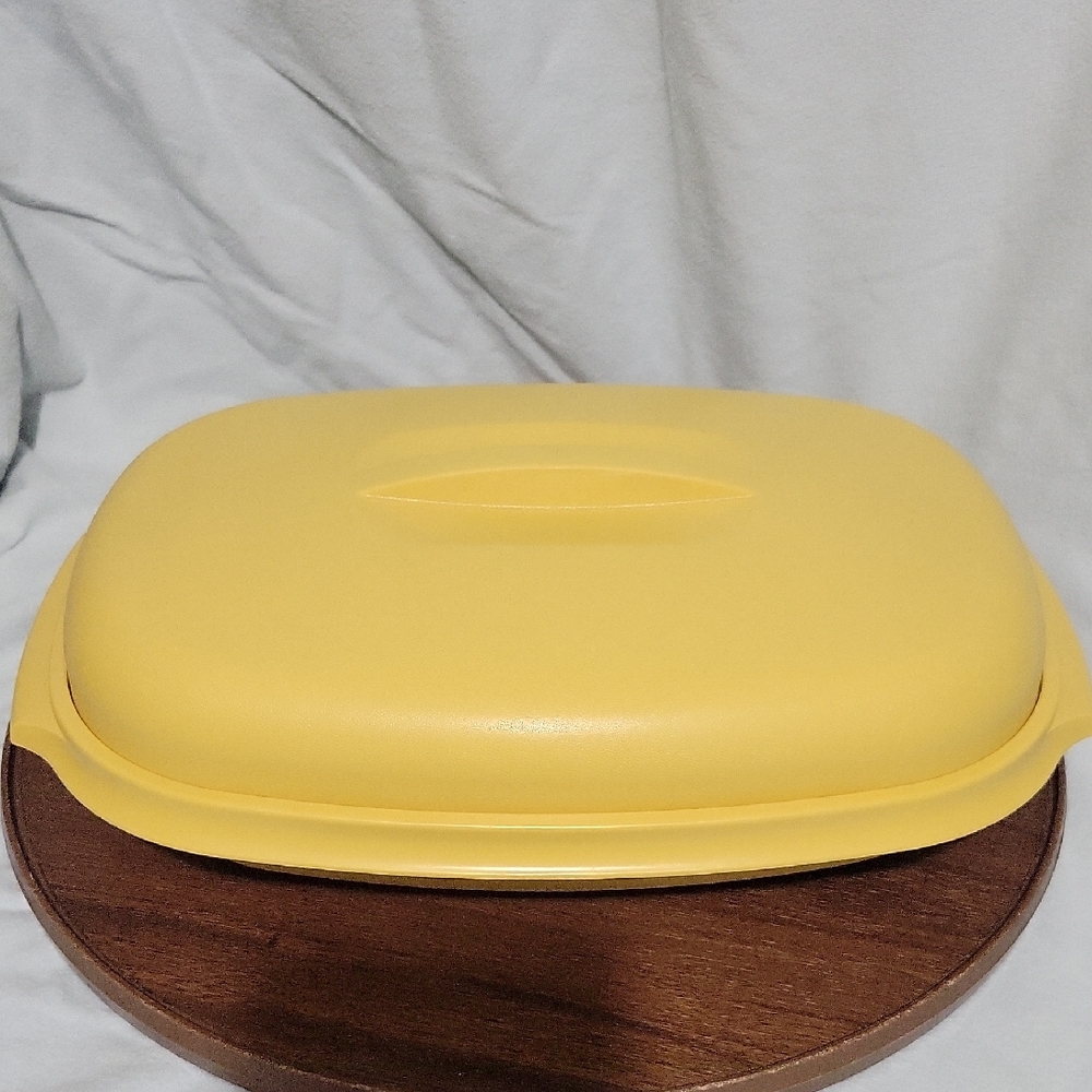 Vintage Tupperware Microwave Steamer Harvest Gold Mint Condition